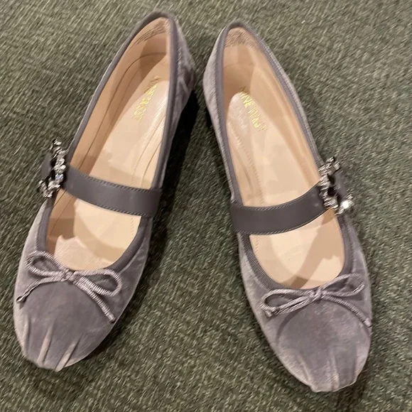 Nine West gray velvet Mary Janes (sz 7 1/2) - Picture 1 of 11
